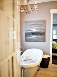 20 Luxurious Bathrooms With Elegant Chandelier Lighting