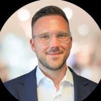 Karen Kwiecinski's Instagram, Twitter & Facebook