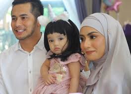 Kuala lumpur, july 10 — actor and entrepreneur fizo omar and his wife mawar abdul karim have officially parted ways. Fizo Sedia Naik Mahkamah Apa Jua Yang Terjadi Mawar Tetap Ibu Kepada Anak Kami Hiburan Mstar