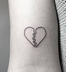 Pin De Sanya Churkin En Tatu Tatuaje Corazon Roto Tatuaje Roto Disenos De Tatuajes De Corazon