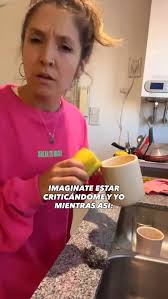 Así: tardando 20 años en lavar 3 platos. 😆🫣😆 La historia de mi vida😅,  Siempre actitud #tropicoqueta 🤩 , Feliz miércoles mi gente 💕🥳, #bailar  #karolg #moveteconeugecarro #pasión