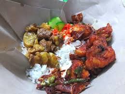 Sambal untuk ayam geprek itu sendiri beragam, mulai dari sambal goang, sambal bawang, sambal kencur, sambal korek dan lain sebagainya. Resepi Set Gulai Daging Ayam Goreng Cincang Dan Air Lada Kita Cuba Ye Dari Dapur Kak Tie