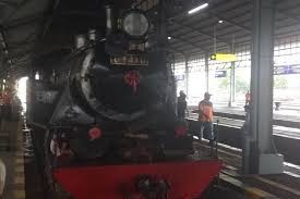 Pada saat makan malam,ibuku bertanya. Lama Dipajang Di Tmii Kereta Uap Kuno Ini Bisa Hidup Lagi