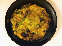 Tutta la zona è conosciuta e rinomata nel mondo offro funghi porcini di pianura (chiamati comunemente porcinelli o donne rosse, bianche o nere) della famiglia dei funghi boleti, raccolti sotto. Frittata Di Porri Zucchine E Funghi A Cena Da Maria