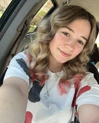 Tara Pullen's Instagram, Twitter & Facebook