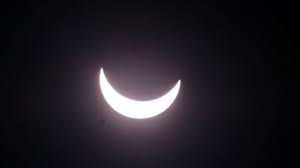 Auch eine partielle sonnenfinsternis ist aber etwas besonderes. Partielle Sonnenfinsternis 2018 Wann Ist Die Nachste Sonnen Und Mondfinsternis In Deutschland News De