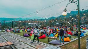 Cocok banget buat anak muda seperti kamu. Foto Landscape Pelangi Cafe Resto Picture Of Pelangi Cafe Resto Bogor Regency Tripadvisor