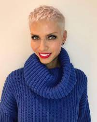 Dbejme Aby Nam Stari Neudelalo Vrasky Take Na Dusi Kdyz Je Dela Na Tvari Michel De Montaigne Fashion4perfecti Edgy Short Hair Love Hair Hair Inspiration