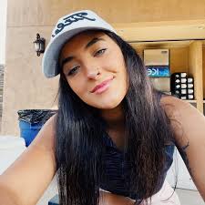 Rachel Danielle Huffman (@rachel.danielleee) • Threads, Say more