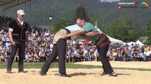 Wenger absolvierte eine metzgerlehre sowie eine zweitausbildung zum zimmermann. Zurcher Kantonalschwingfest 2018 Hausen Am Albis Zh Schlussgang Giger Samuel Gisler Bruno Youtube