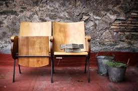 Sedie Cinema Di 30atelier Su Etsy Interior Design Recupero Coppia Di Vecchie Poltrone Del Cinema In Legno In Ottimo Stato Dimens Coffee Table Decor Furniture