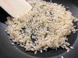 Un riso commerciale come il vialone. Come Tostare Il Riso A Secco E Con Soffritto Blog E Sommelier Del Riso