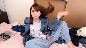 お気に入りの私服を紹介しながらオナニー