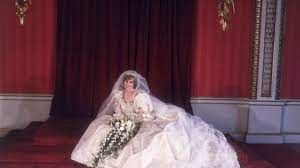 Das hochzeitskleid von lady diana ist möglicherweise eines der spektakulärsten königlichen kleider. Das Brautkleid Von Lady Di Wie Im Marchen Gesellschaft Sz De