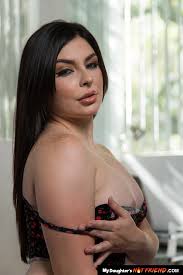 ▷ Keira Croft in Cute Keira Croft finds out how good it feels in her ass  (Photo 349) | Naughty America