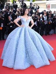 Bella Hadid Steals The Show In Red Gown At Cannes Did She Have Another Wardrobe Mishap Gowns Cinderella Dresses Pretty Dresses