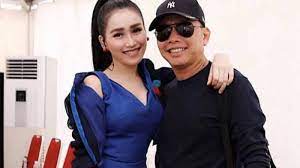 Kumpulan berita ayu ting ting tayang tiap hari please subscribe. Accused Of Body Shaming To Nagita Slavina Ayu Ting Ting S Father Don T Feel Offended Newswep