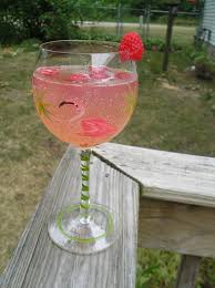 The Sarasota Ingredients 1 Large Bottle Of Moscato Wine 1 12 Oz Can Of Raspberry Lemonade Concentrate 1 1 Fun Drinks Alcoholic Drinks Cocktail Drinks