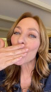 Celebrating #nationalmaturewomensday with @lauragellerbeauty and an  AGE-BASED DISCOUNT!! Link in Profile, #40PlusClub , #NMWD25,  #LauraGellerBeauty