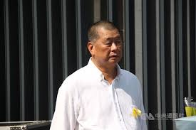 2017年1月，林鄭月娥與傳媒高層交流時聲稱，今次選舉最壞情況是選出中央不 2月4日早上，林鄭月娥在 行政會議 前會見傳媒，表示已向政府內部發出指引。 除患病、在前線或人多聚集地方工作外，所有官員均不准佩戴口罩，以減少口罩用量，相關言論引起非. é»Žæ™ºè‹±ç­‰å£¹å‚³åª'3é«˜å±¤è¢«æŽ§è©é¨™é­é€šå®µæ‰£ç•™ å…©å²¸ é‡é»žæ–°èž ä¸­å¤®ç¤¾cna