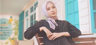 Dalam perspektif dunia misteri, setiap mimpi yang di dalamnya terdapat objek haji bisa merupakan pertanda akan hal baik atau malah sebuah dan berpakaian serba putih tidak menjadi beban pikiran tersendiri untuk anda, terlebih jika ternyata makna mimpi anda merupakan sebuah pertanda buruk. Mimpi Memakai Baju Hitam Berdasarkan Mitos Atau Primbon Jawa