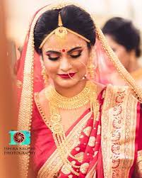 153 Likes 2 Comments Ishika Bagchi Photography Ishikabagchi On Instagram Bride Bengali Bridal Makeup Gold Bride Jewelry Bridal Gold Jewellery Designs