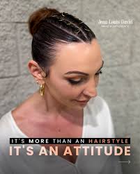 Dettagli intrecciati, texture definite, luce che accende ogni movimento ✨  Una treccia sofisticata valorizzata dai prodotti della gamma Expert Jean  Louis David: trattamento, styling e brillantezza in un solo gesto. Scopri il