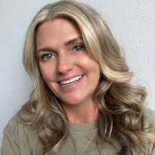 Kathy Gooding's Instagram, Twitter & Facebook