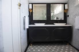 Lighter marble floors can drastically brighten your room's atmosphere. 75 Beautiful Black Marble Tile Bathroom Pictures Ideas July 2021 Houzz