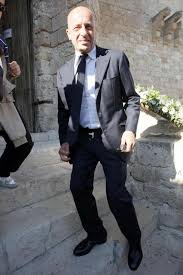 Born in cuneo, ravetto graduated in law at the catholic university of milan, and worked as a legal director in a multinational pharmaceutical company. Cafonal Ravetto Ginefra Laura Si Sposa Con La Coscia Sguainata Dario Con La Mano In Caciara Cafonal