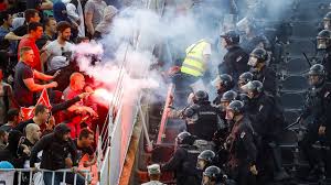 Roter stern belgrad trainingshose macron crvena zvezda serbien 2019/20 3xl. Vor Europa League Heimspiel Gegen Roter Stern Belgrad Retten 2300 Polizisten Kolsches Fussball Fest Regional Bild De