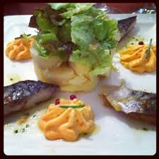 Notre Entree Du Jour Filet De Maquereau A La Provencale Creme Aux Poivrons Rouges Et Salade De Pommes D Salade Pomme De Terre Recette Poisson Salade Pomme