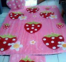 Harga grosir karpet karakter set dan karpet rasfur murah. Ambal Bulu Bahan Rasfur Strawberry Tebal 3 Cm Karpet Kasur Lantai Boneka