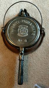 Antique Waffle Iron Favorite Piqua Ware 8 Cast Iron Seasoned Low Base Favoritepiquaware Cast Iron It Cast Cast Iron Cookware