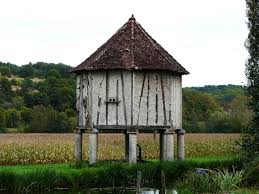 Pigeonniers Dordogne Cachee Pigeonnier Colombage Dordogne