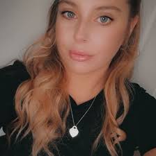 Molly Mayo in people