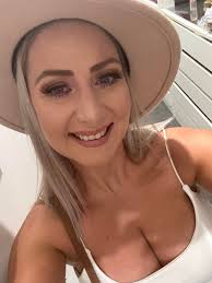 Hello! Does primer actually make a difference for how long your make up  lasts during the day? If so, what primer do you use? I find my make up is  nearly gone