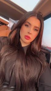 Sara Herzog's Instagram, Twitter & Facebook