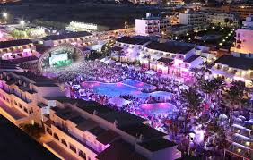 Ushuaia Ibiza Con Imagenes Hoteles De Playa Fiesta En Ibiza Hoteles En Ibiza