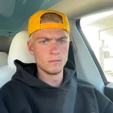 Joseph DeSomma (@joseph_desomma)