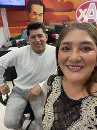 acompañó: LEONARDO CEPEDA Asesor de Imagen 🕒 13:30 📅 Jueves, 27 de  noviembre de 2025 Tema: Experiencias con reinas 📅 Jueves, 27 de noviembre  de 2025 Tema: Experiencias con reinas Con: Lcda.