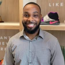 Excited to share that I've been promoted to Senior Banker at Rocket!  Grateful for the opportunity to grow and for the support of my amazing  team. Looking forward to continuing to help