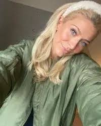 Caroline Neumann's Instagram, Twitter & Facebook