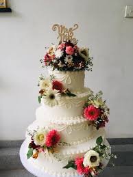 10 stunning floral cakes for spring, featuring sugar flowers, buttercream flowers, painted flowers and more. Sharan Cakes Wedding Cake With Fresh Flowers Facebook