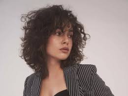 Originally a title of respect for a woman of rank, now given to any married woman. Sanremo 2021 Madame A Sanremo Un Brano Sulla Fluidita Corriere It