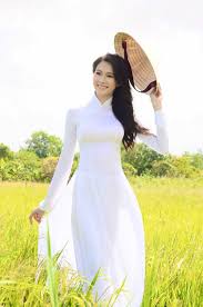 Hoa tai của chanel có kể đeo khi mặc với cả áo dài hoặc váy. Hoa Háº­u Thu Tháº£o Trá»Ÿ Láº¡i Miá»n Song NÆ°á»›c