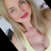 Vivian Larson's Instagram, Twitter & Facebook