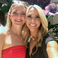 Jenny Loy's Instagram, Twitter & Facebook