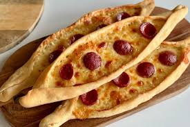 Sucuklu Pide