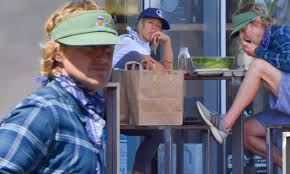 By cam wolffebruary 12, 2020view more. Owen Wilson Has La Lunch Date With Mystery Blonde A Month Before Resuming Work On Loki Series Daily Mail Online